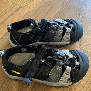 Keen Newport Black and Grey Washable Sandals size 13